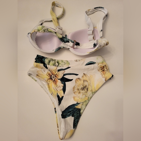 Floral Bikini Set Size Small Summer Beach - Picture 4 of 4